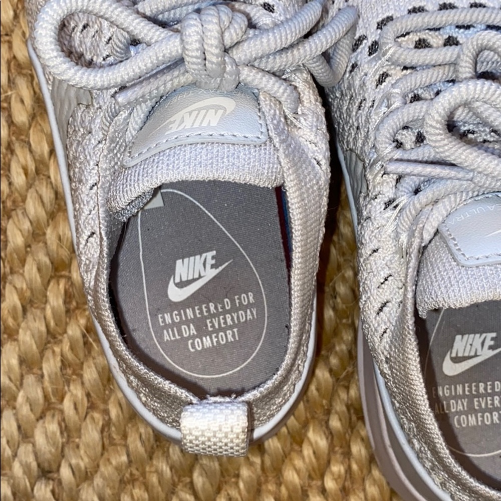 grey sneakers - Picture 5 of 8